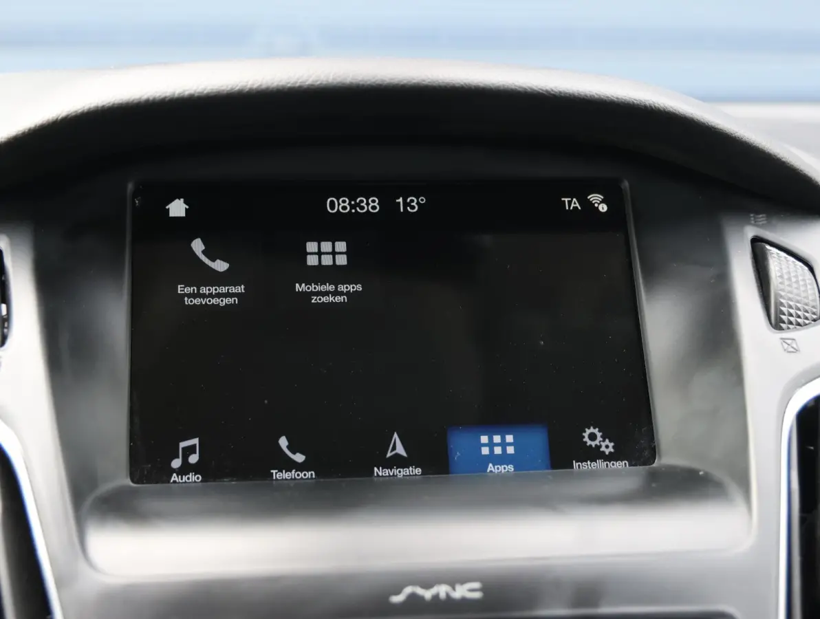 1.0 Titanium Navigatie | Airco | Lage KM | Dealer onderhouden | Trekhaak | Apple Carplay & Android Auto | All-season