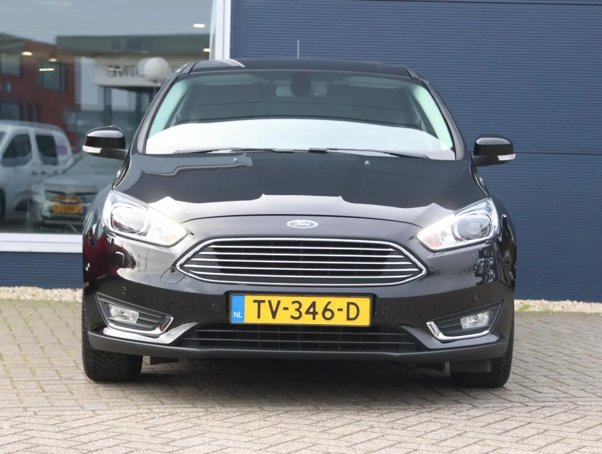 1.0 Titanium Navigatie | Airco | Lage KM | Dealer onderhouden | Trekhaak | Apple Carplay & Android Auto | All-season