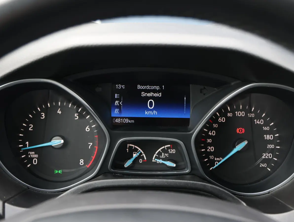 1.0 Titanium Navigatie | Airco | Lage KM | Dealer onderhouden | Trekhaak | Apple Carplay & Android Auto | All-season