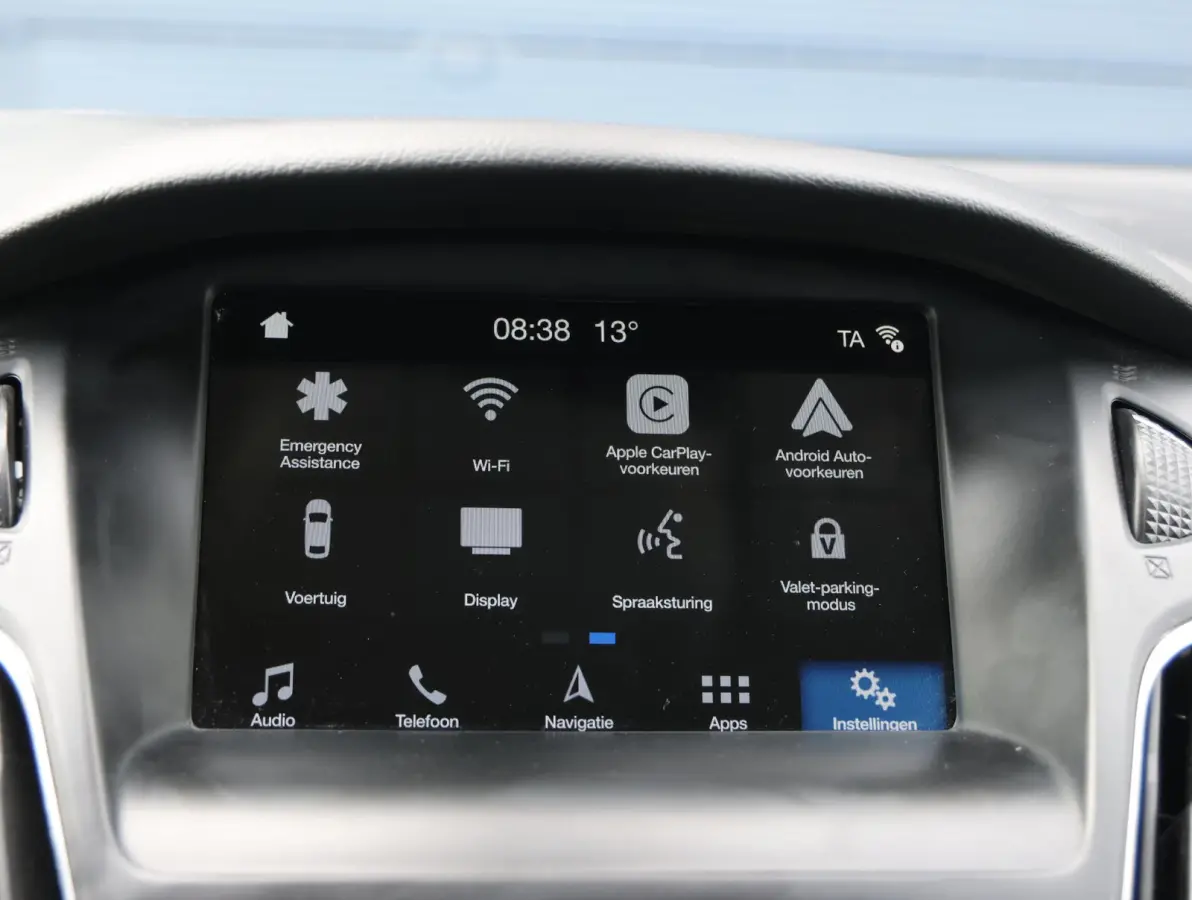 1.0 Titanium Navigatie | Airco | Lage KM | Dealer onderhouden | Trekhaak | Apple Carplay & Android Auto | All-season