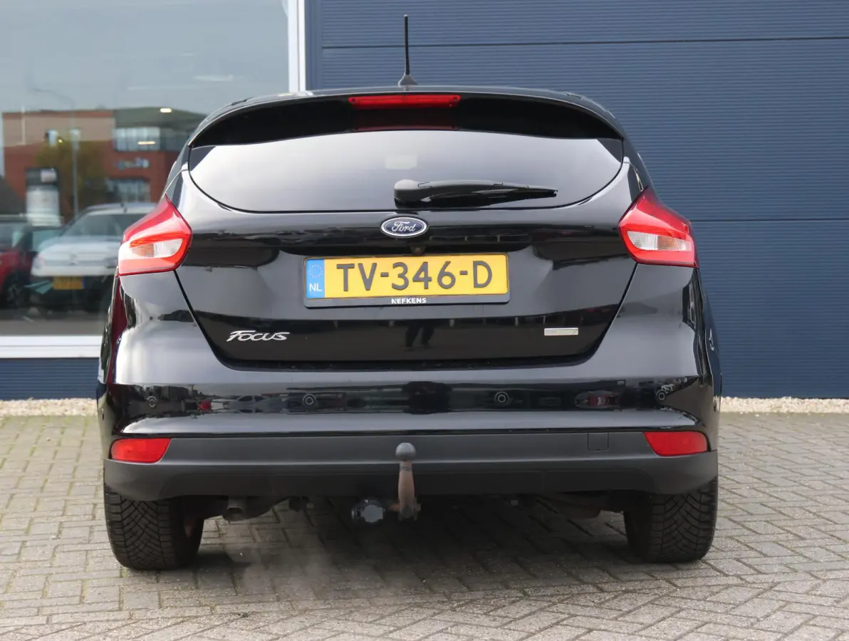 1.0 Titanium Navigatie | Airco | Lage KM | Dealer onderhouden | Trekhaak | Apple Carplay & Android Auto | All-season