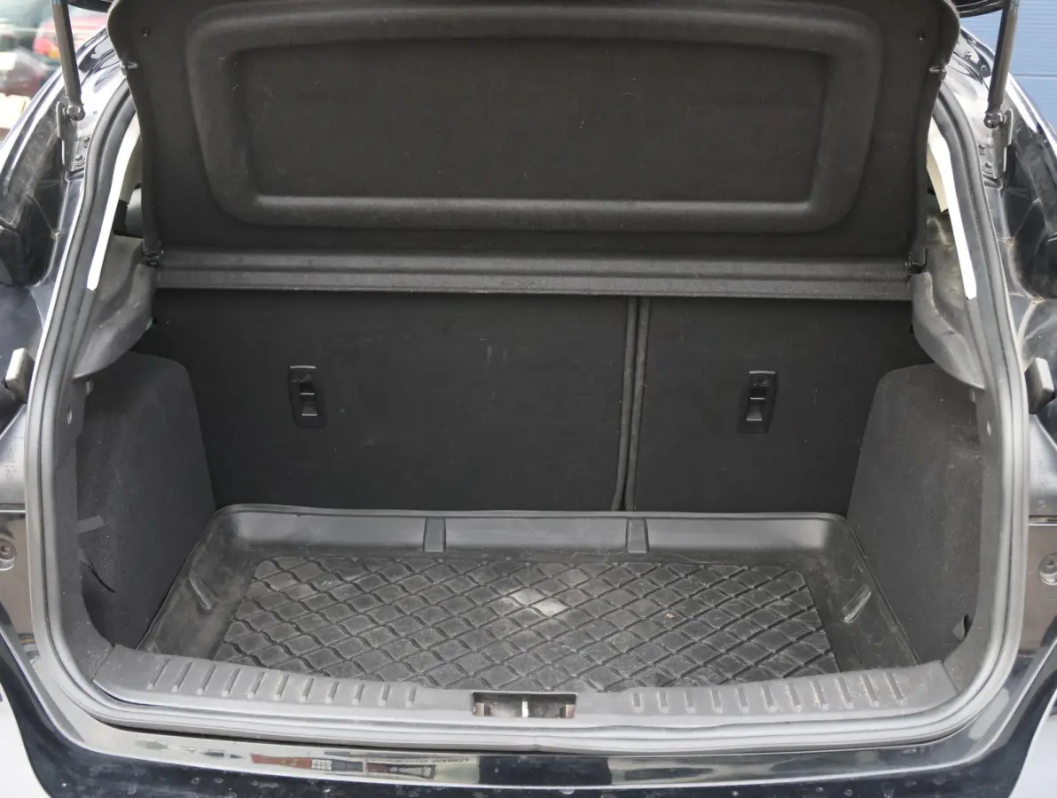 1.0 Titanium Navigatie | Airco | Lage KM | Dealer onderhouden | Trekhaak | Apple Carplay & Android Auto | All-season