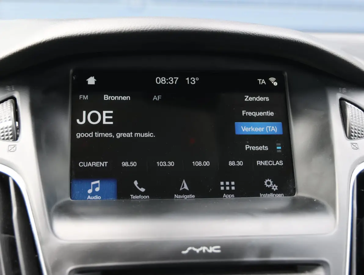 1.0 Titanium Navigatie | Airco | Lage KM | Dealer onderhouden | Trekhaak | Apple Carplay & Android Auto | All-season