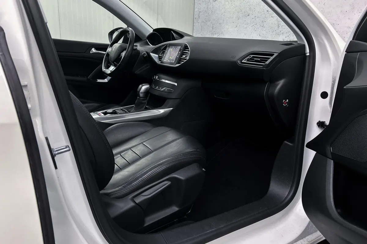 1.2 PureTech Blue Lease Premium | Leder | LED | Camera | Stoelverwarming