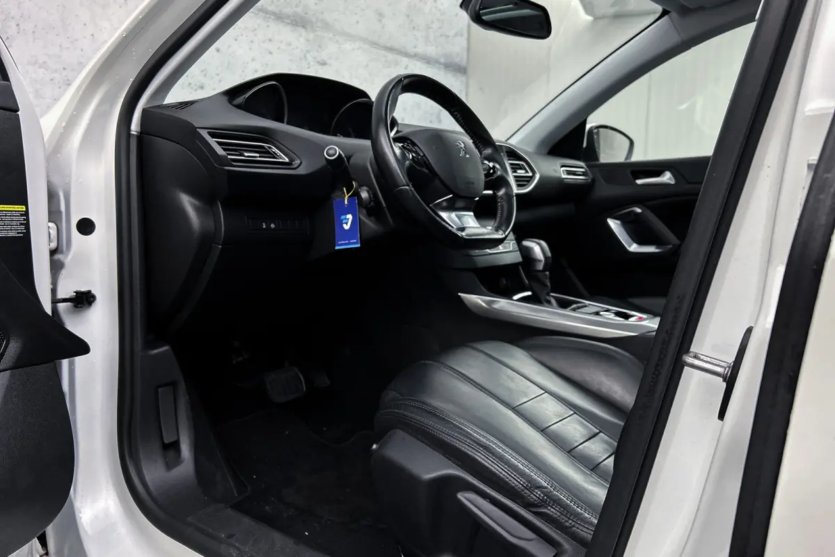 1.2 PureTech Blue Lease Premium | Leder | LED | Camera | Stoelverwarming