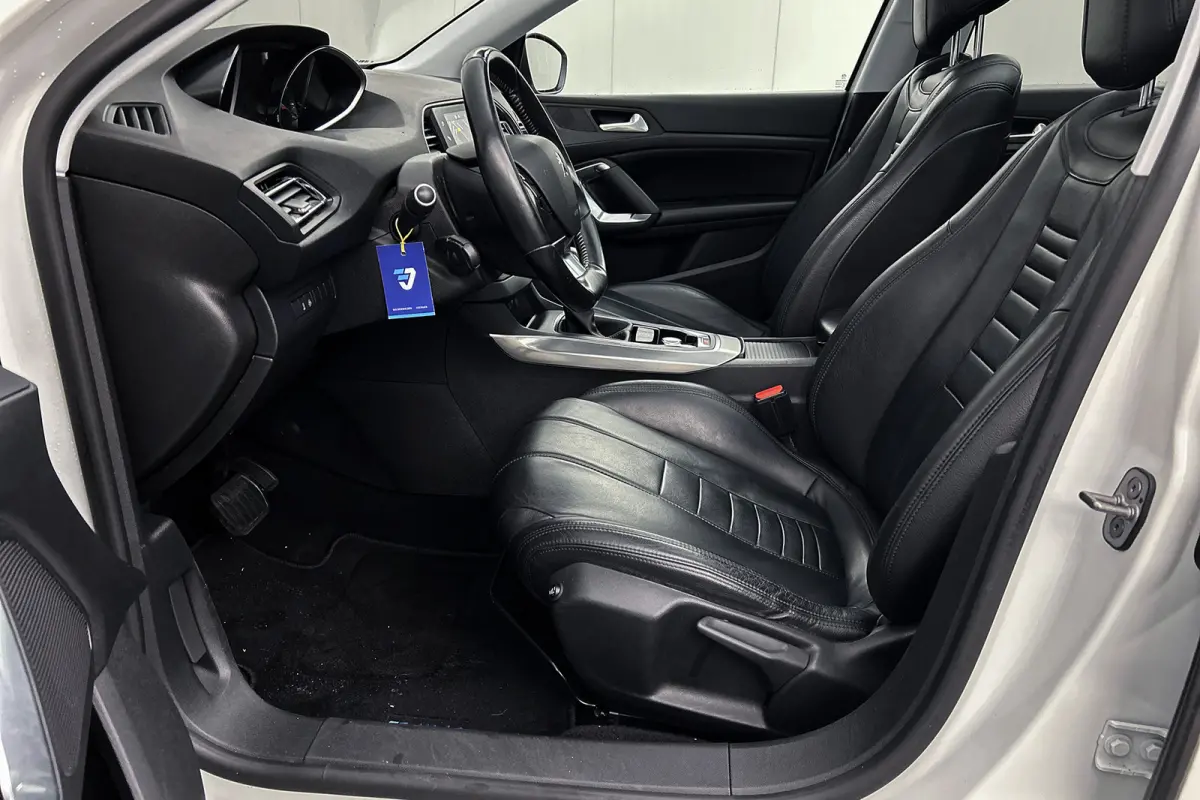 1.2 PureTech Blue Lease Premium | Leder | LED | Camera | Stoelverwarming