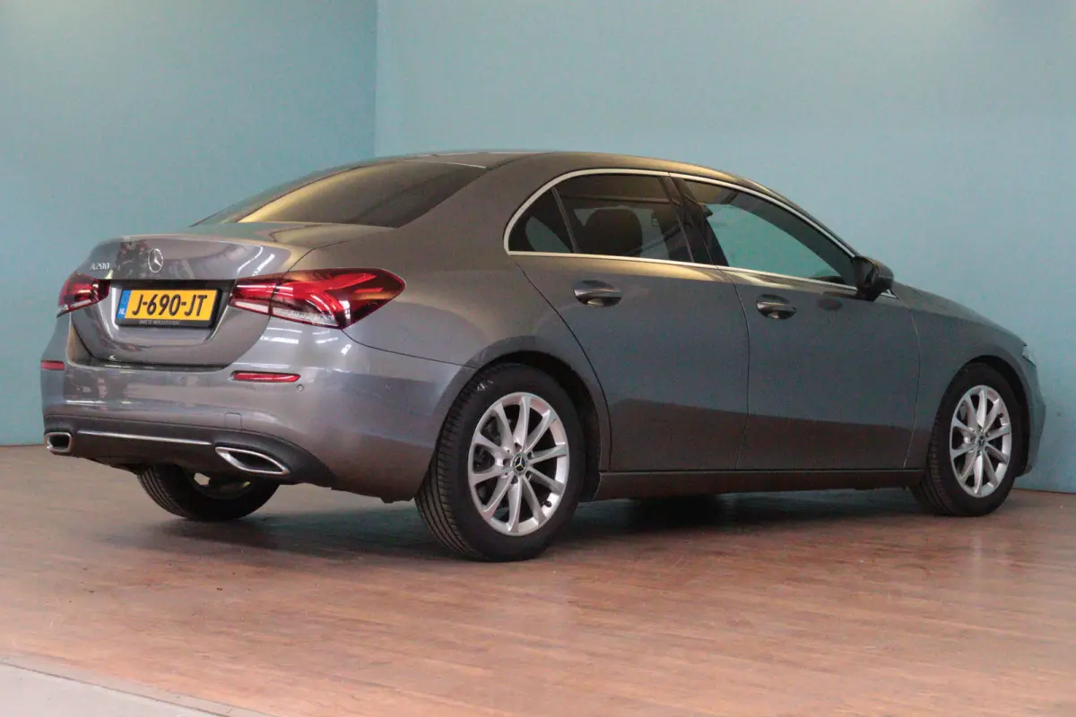 200 Premium Plus Automaat | NAVI | CLIMA | CAMERA + PDC | CRUISE | STOELVERW |