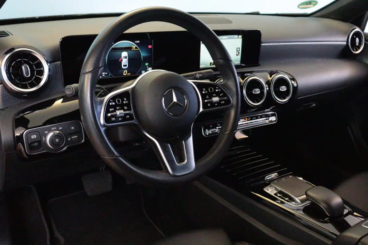 200 Premium Plus Automaat | NAVI | CLIMA | CAMERA + PDC | CRUISE | STOELVERW |