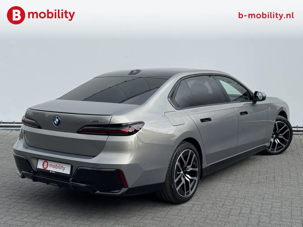 xDrive60 105,7 kWh M-Sport Pro SOH 98% Trekhaak Panoramadak NL Auto! | Bowers&Wilkins | Individual Leer | Soft Close | Stoelventilatie/Massage/Verwarming