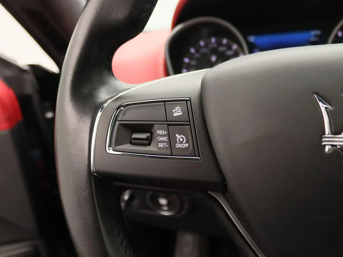 3.0 V6 S AWD GranLusso | Panorama dak | Premium audio | Luchtvering |
