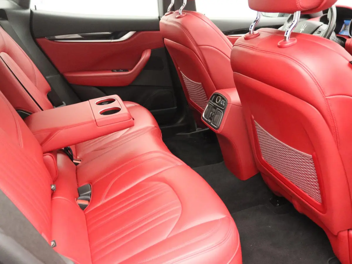 3.0 V6 S AWD GranLusso | Panorama dak | Premium audio | Luchtvering |