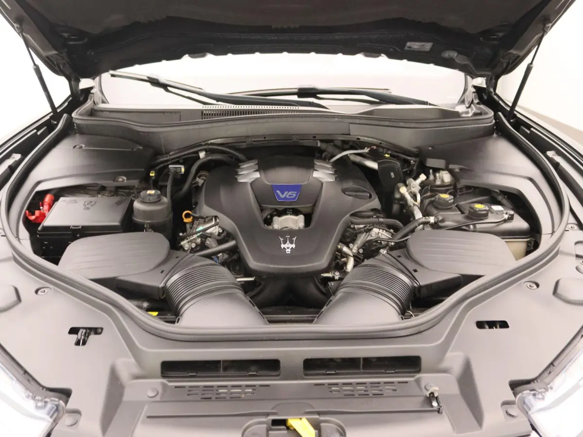 3.0 V6 S AWD GranLusso | Panorama dak | Premium audio | Luchtvering |