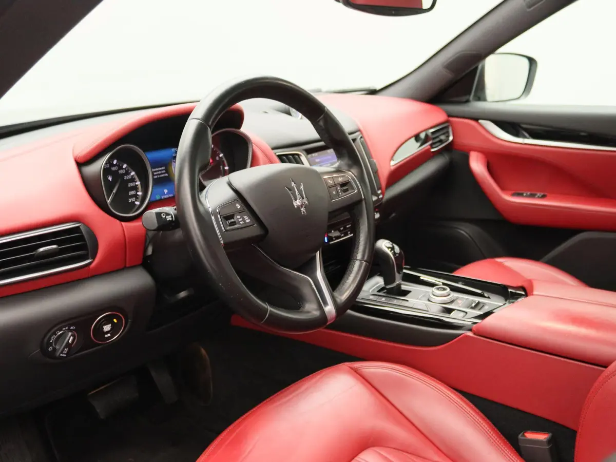 3.0 V6 S AWD GranLusso | Panorama dak | Premium audio | Luchtvering |