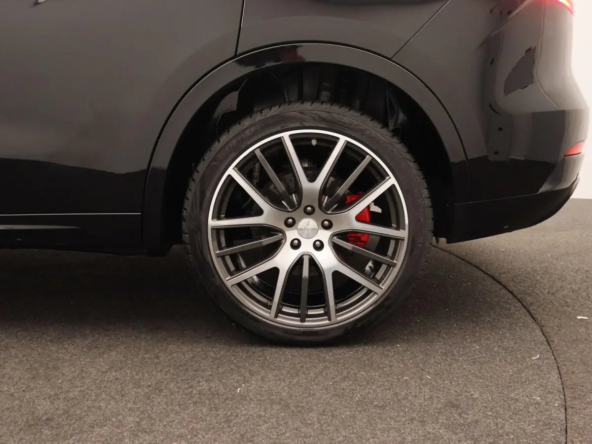 3.0 V6 S AWD GranLusso | Panorama dak | Premium audio | Luchtvering |