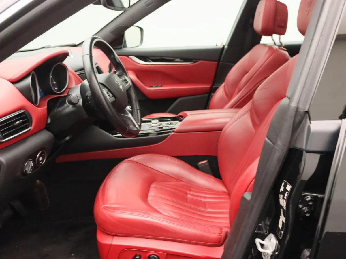 3.0 V6 S AWD GranLusso | Panorama dak | Premium audio | Luchtvering |