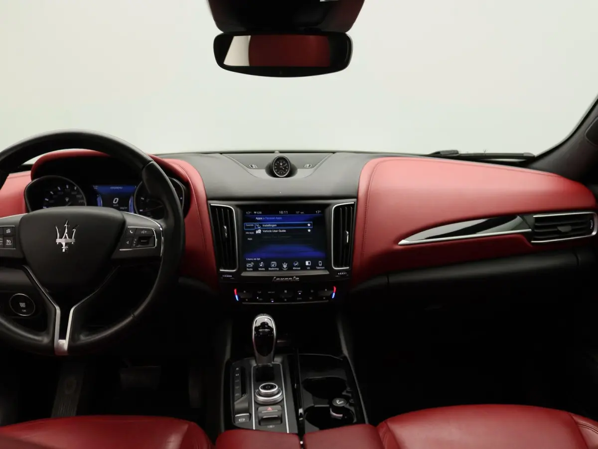 3.0 V6 S AWD GranLusso | Panorama dak | Premium audio | Luchtvering |