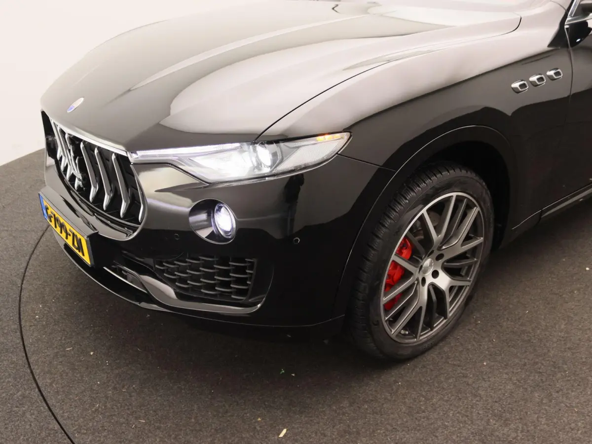 3.0 V6 S AWD GranLusso | Panorama dak | Premium audio | Luchtvering |