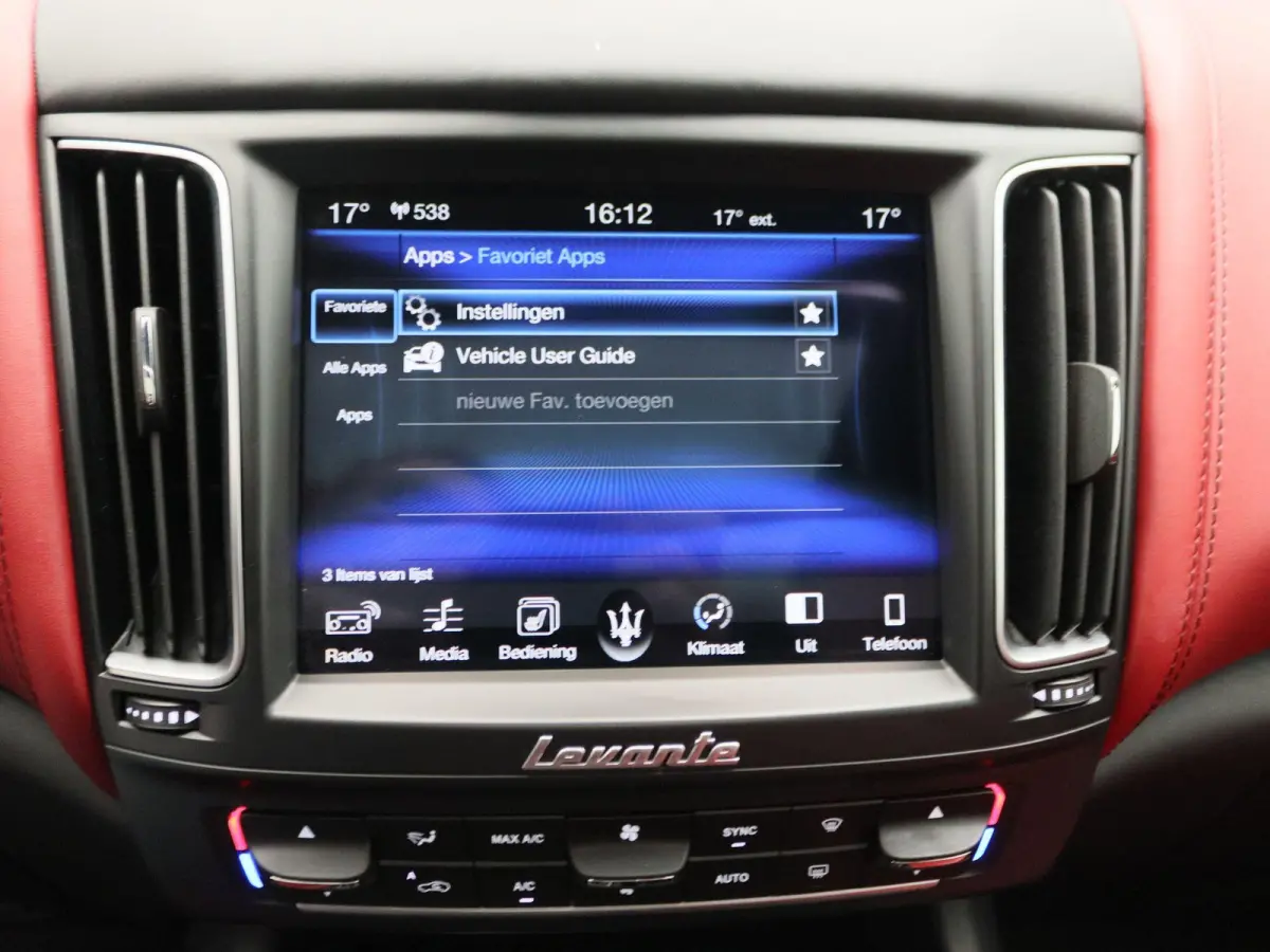 3.0 V6 S AWD GranLusso | Panorama dak | Premium audio | Luchtvering |