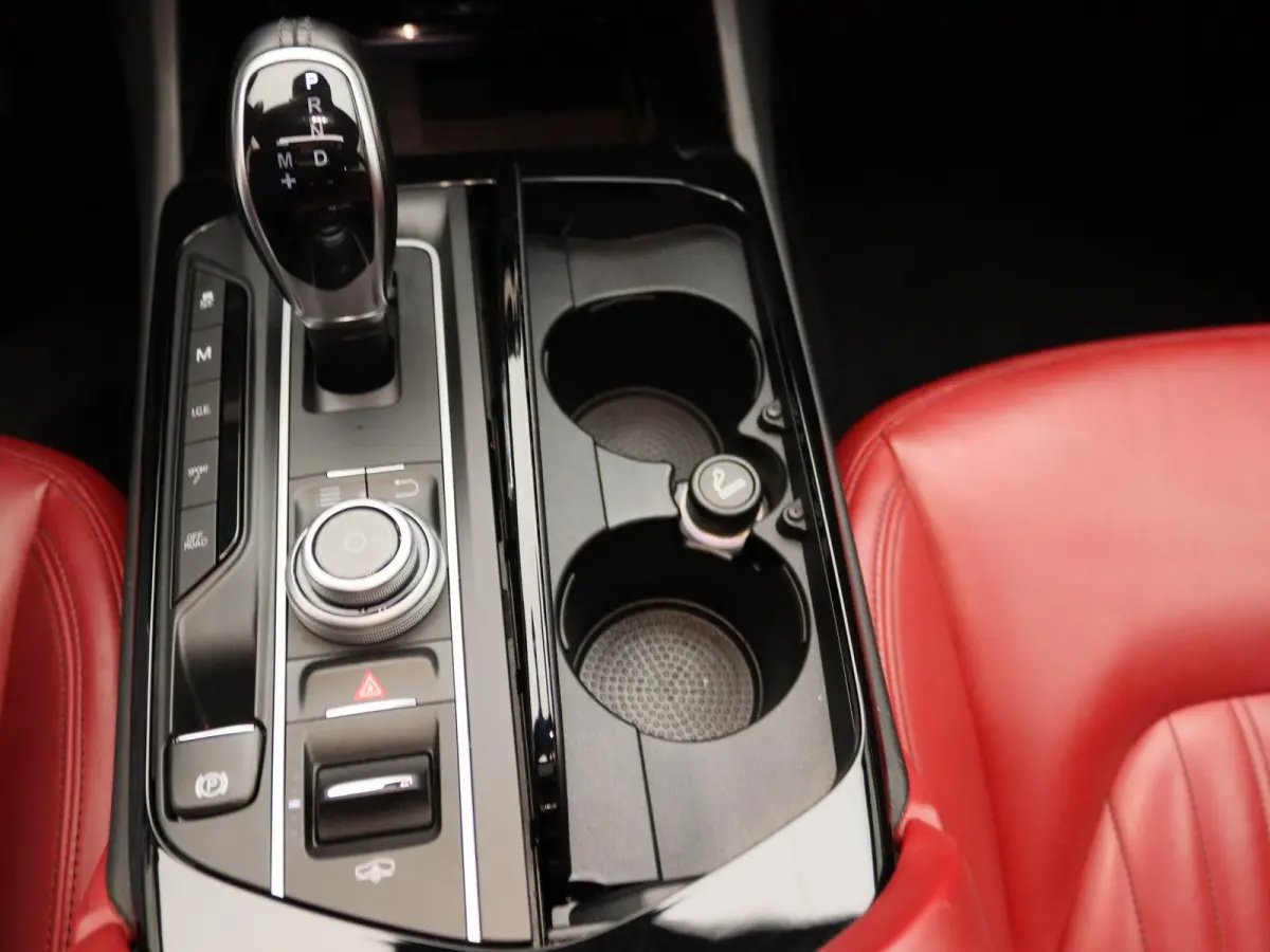 3.0 V6 S AWD GranLusso | Panorama dak | Premium audio | Luchtvering |