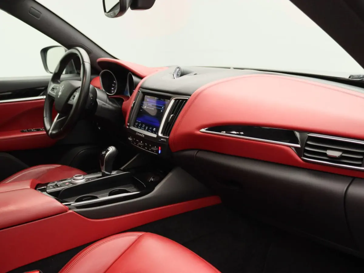 3.0 V6 S AWD GranLusso | Panorama dak | Premium audio | Luchtvering |