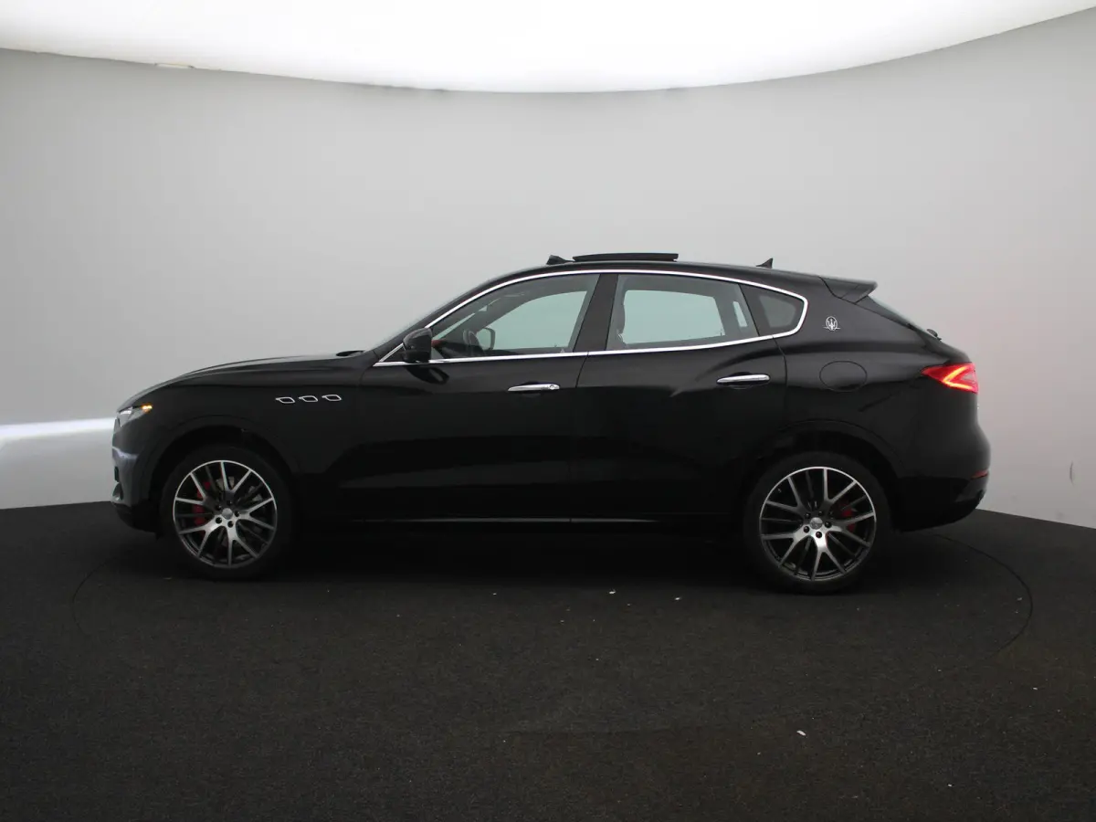 3.0 V6 S AWD GranLusso | Panorama dak | Premium audio | Luchtvering |