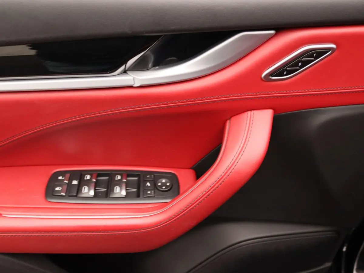3.0 V6 S AWD GranLusso | Panorama dak | Premium audio | Luchtvering |