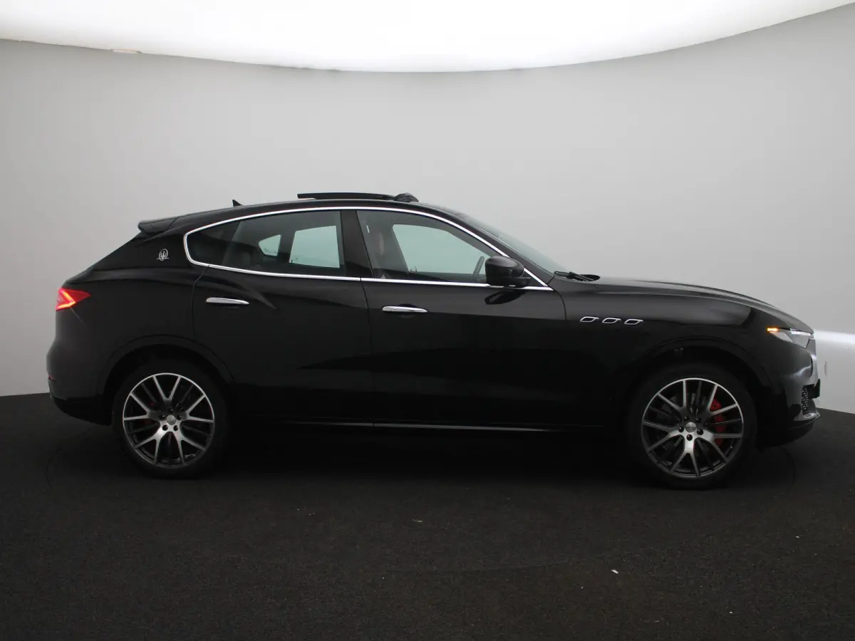 3.0 V6 S AWD GranLusso | Panorama dak | Premium audio | Luchtvering |