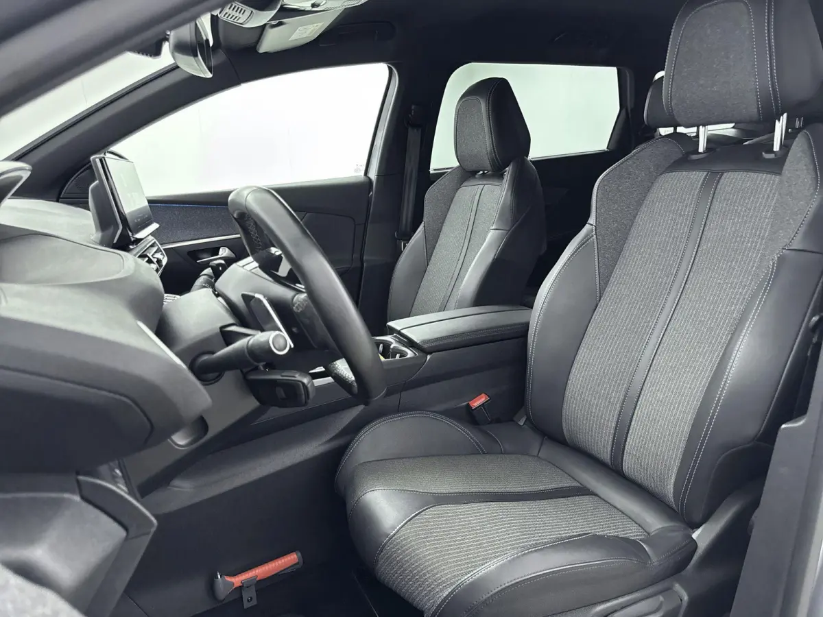 SUV 130pk Automaat Allure Pack 7 Persoons  | Camera | Carplay | Elektrische Achterklep | Dodehoekbewaking | Navigatie