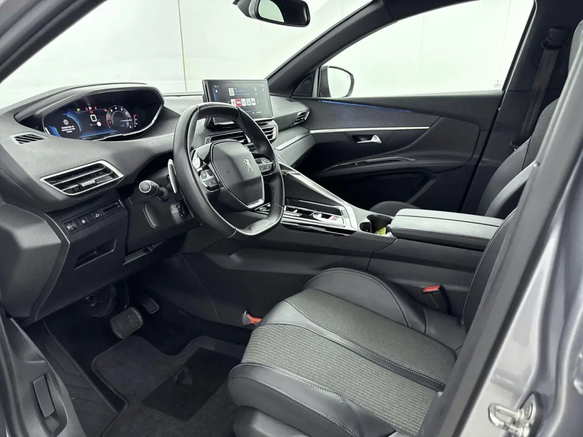 SUV 130pk Automaat Allure Pack 7 Persoons  | Camera | Carplay | Elektrische Achterklep | Dodehoekbewaking | Navigatie