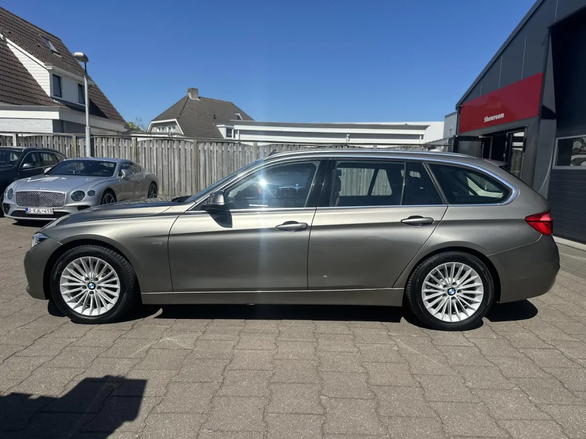 320i Luxury