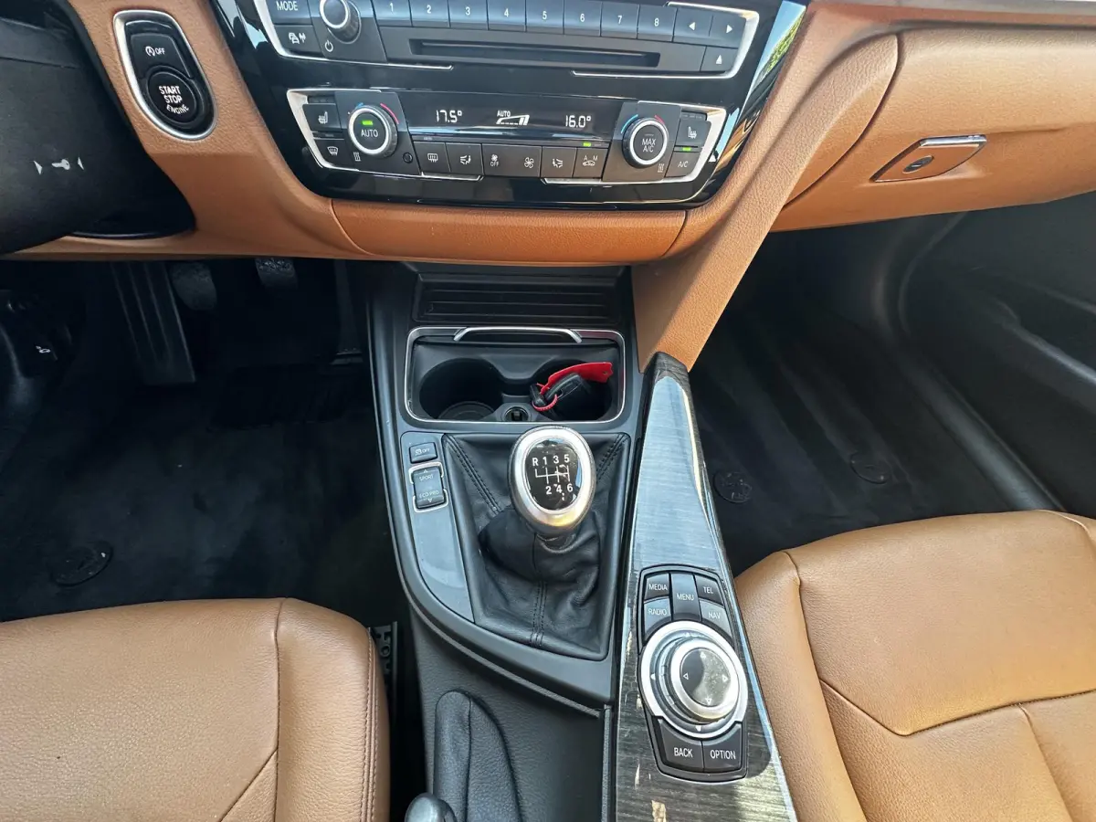 320i Luxury