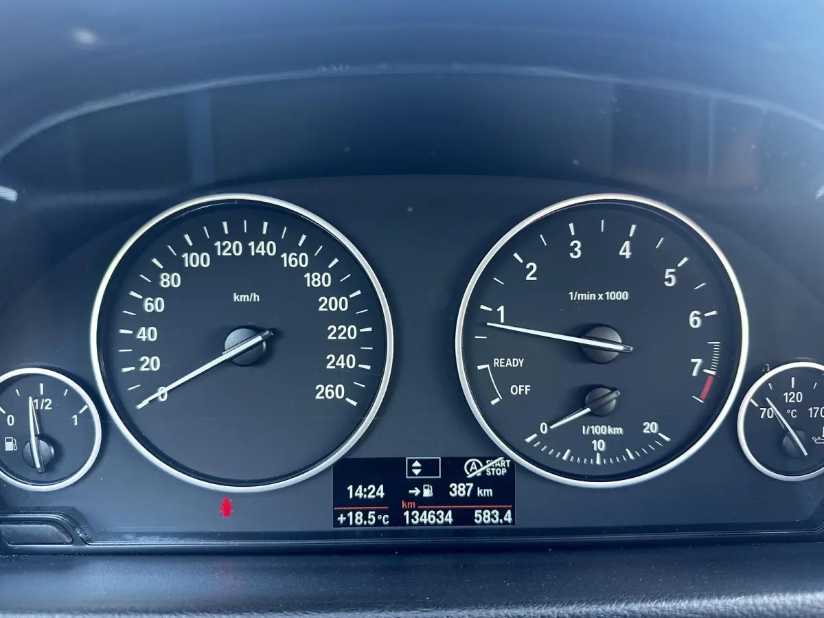 320i Luxury