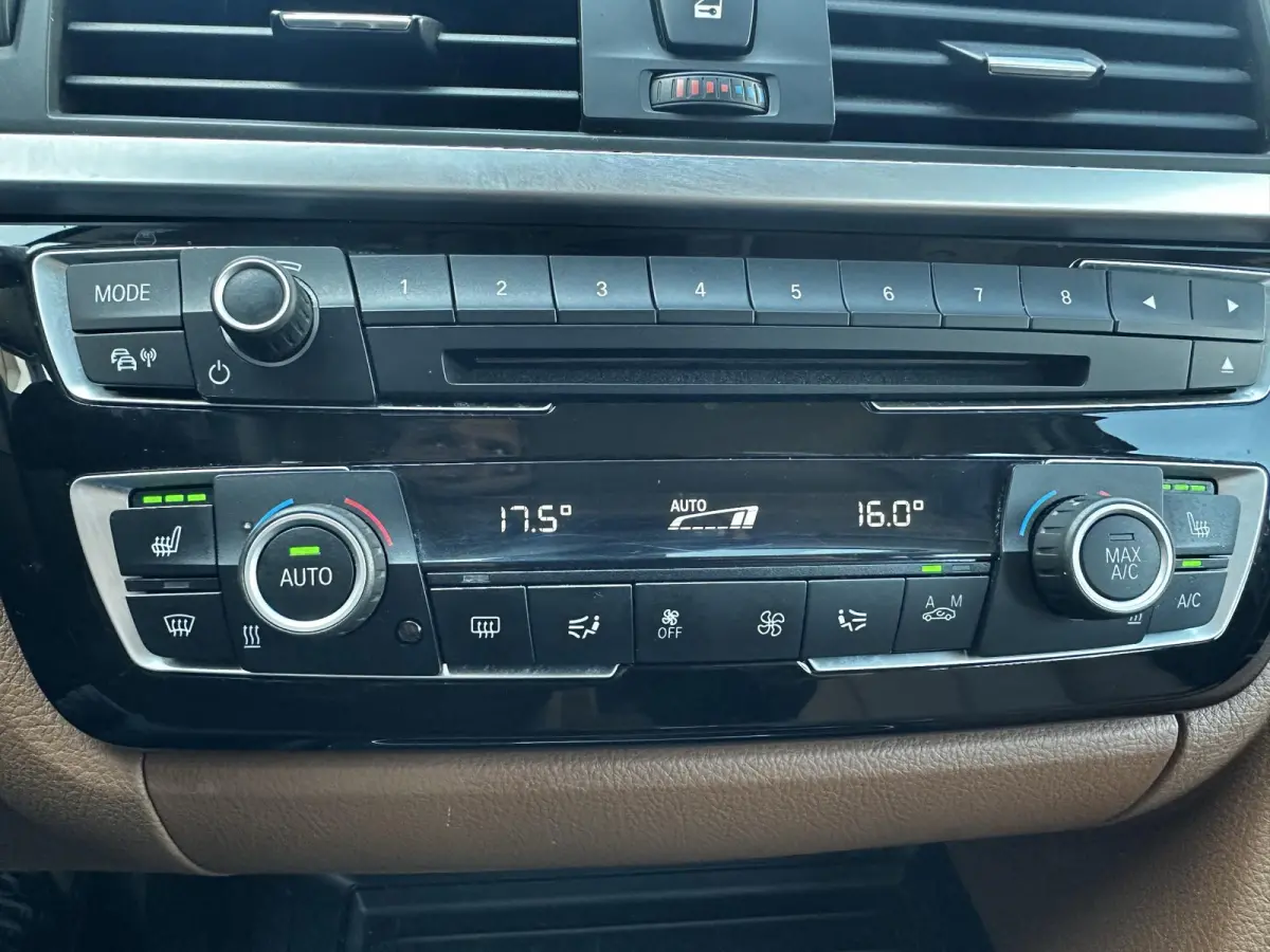 320i Luxury
