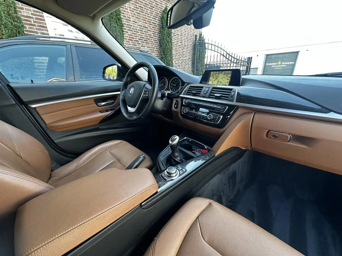 320i Luxury