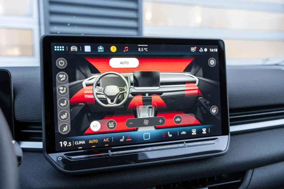 1.5 eTsi 115pk DSG Life First Edition | Apple Carplay Draadloos | Stoel- & Stuurverwarming | 18" Torino Velgen