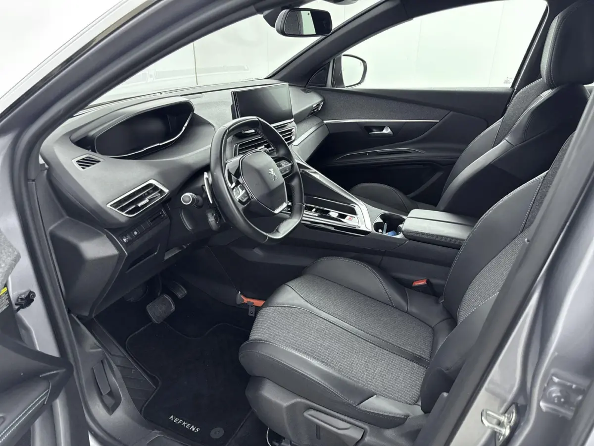SUV 130pk Automaat Allure Pack Business | Draadloze telefoonlader | Navigatie | Dodehoekbewaking | Keyless Start | Apple Carplay/Android Auto