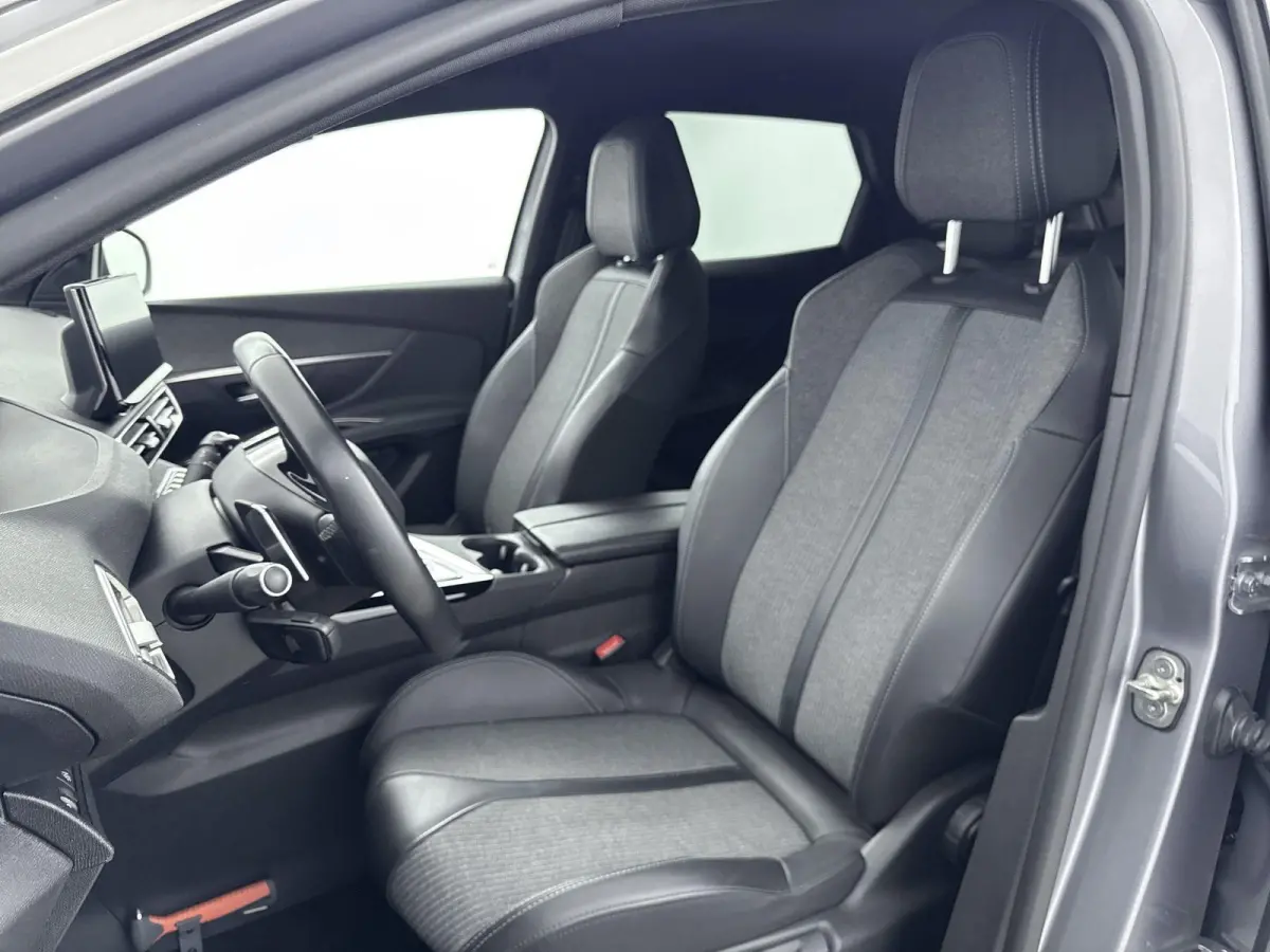 SUV 130pk Automaat Allure Pack Business | Draadloze telefoonlader | Navigatie | Dodehoekbewaking | Keyless Start | Apple Carplay/Android Auto