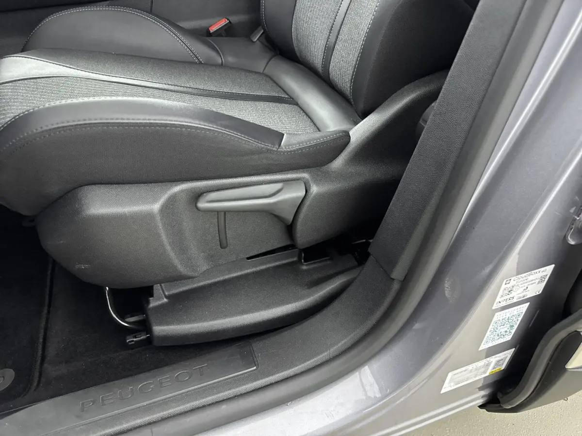 SUV 130pk Automaat Allure Pack Business | Draadloze telefoonlader | Navigatie | Dodehoekbewaking | Keyless Start | Apple Carplay/Android Auto