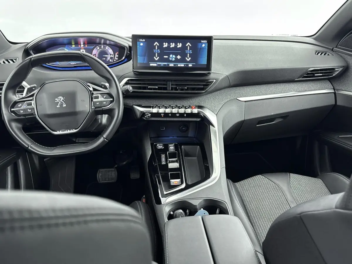 SUV 130pk Automaat Allure Pack Business | Draadloze telefoonlader | Navigatie | Dodehoekbewaking | Keyless Start | Apple Carplay/Android Auto