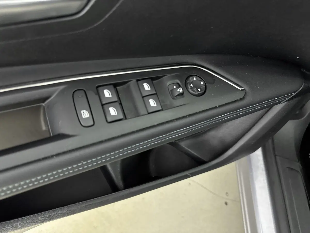 SUV 130pk Automaat Allure Pack Business | Draadloze telefoonlader | Navigatie | Dodehoekbewaking | Keyless Start | Apple Carplay/Android Auto