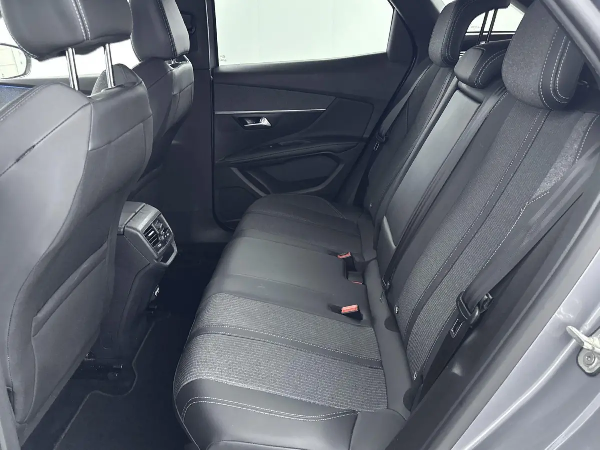 SUV 130pk Automaat Allure Pack Business | Draadloze telefoonlader | Navigatie | Dodehoekbewaking | Keyless Start | Apple Carplay/Android Auto