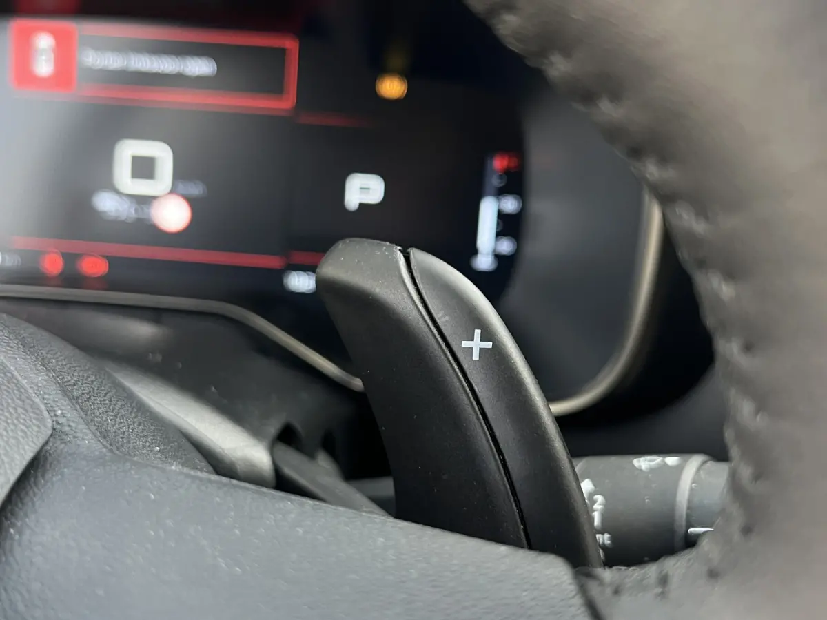 Hybrid 145 Max | Keyless | Adaptive Cruise Control | Carplay/Android Auto | Camera achter | Parkeersensoren voor + achter |