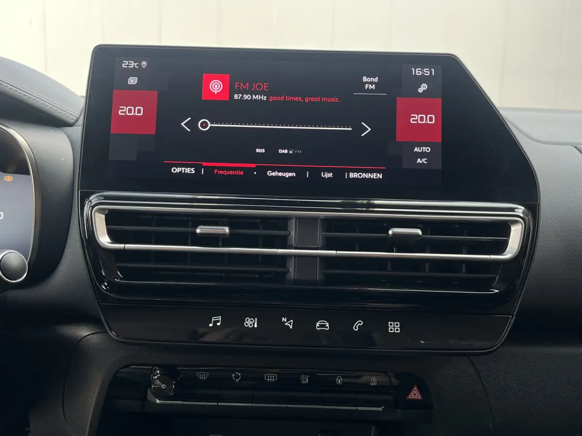 Hybrid 145 Max | Keyless | Adaptive Cruise Control | Carplay/Android Auto | Camera achter | Parkeersensoren voor + achter |