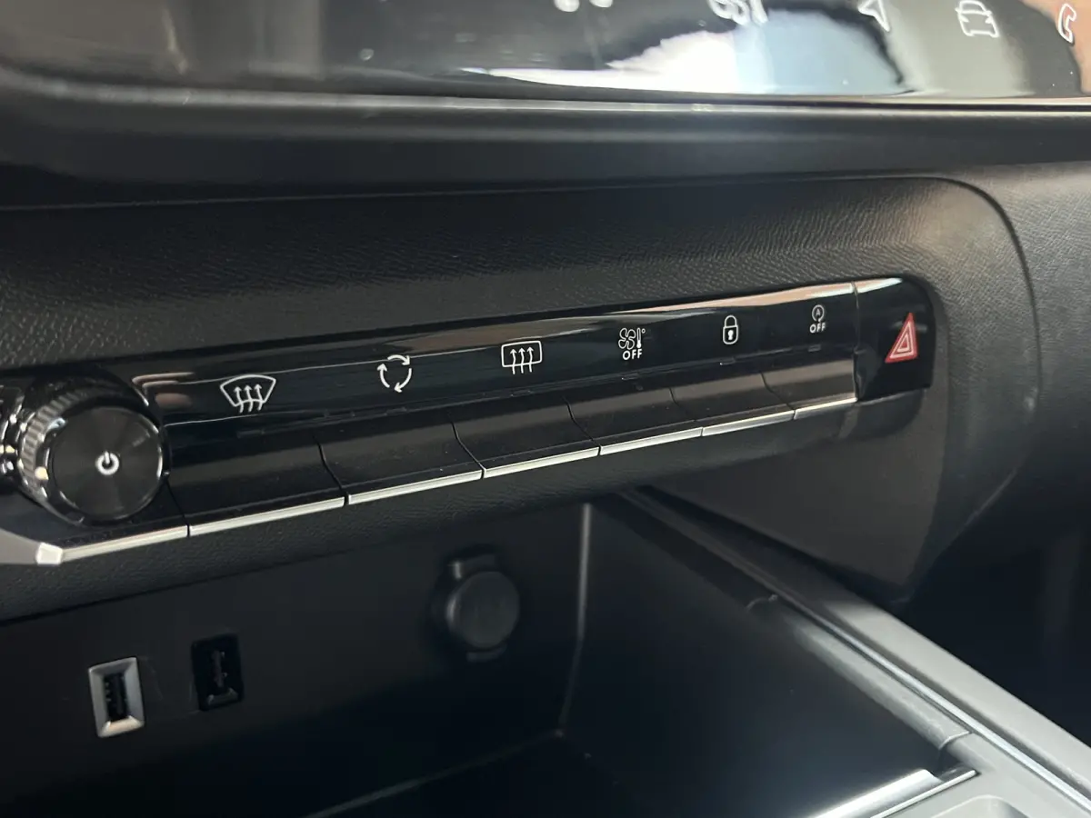 Hybrid 145 Max | Keyless | Adaptive Cruise Control | Carplay/Android Auto | Camera achter | Parkeersensoren voor + achter |