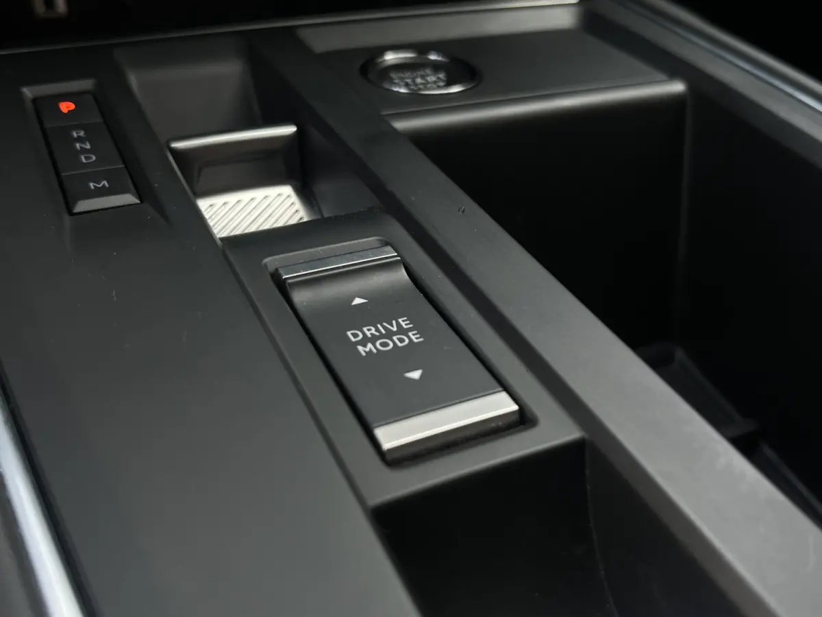 Hybrid 145 Max | Keyless | Adaptive Cruise Control | Carplay/Android Auto | Camera achter | Parkeersensoren voor + achter |