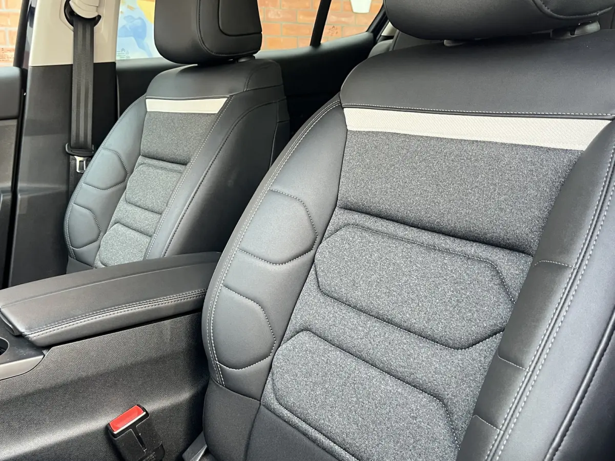 Hybrid 145 Max | Keyless | Adaptive Cruise Control | Carplay/Android Auto | Camera achter | Parkeersensoren voor + achter |