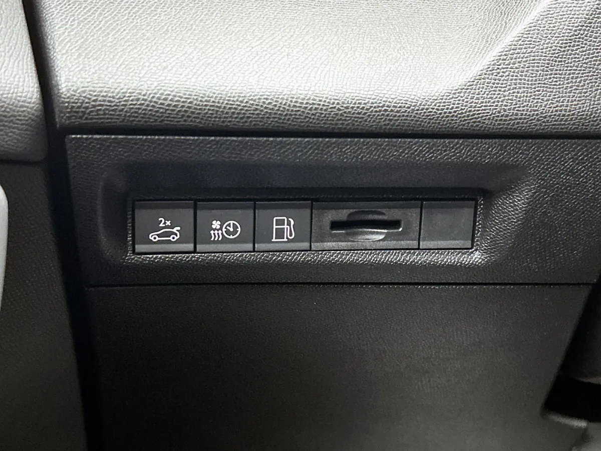GT 1.6 Plug-in Hybrid 195pk Automaat | Voorraaddeal! | Navigatie | Adaptive cruise control | 360 graden camera | Panoramadak | Focal audio