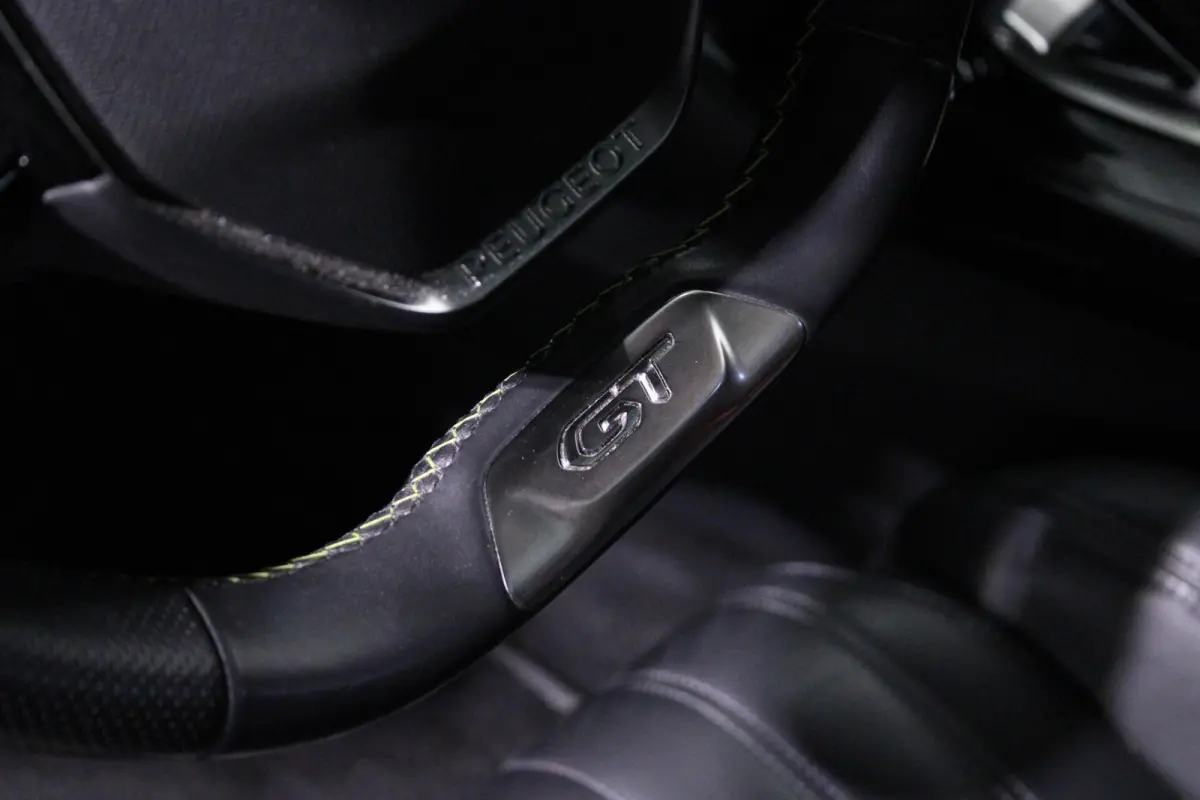 1.2 PureTech GT | PANO | LEDER | CAMERA |