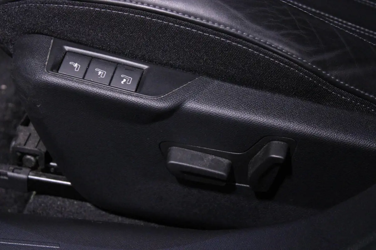 1.2 PureTech GT | PANO | LEDER | CAMERA |