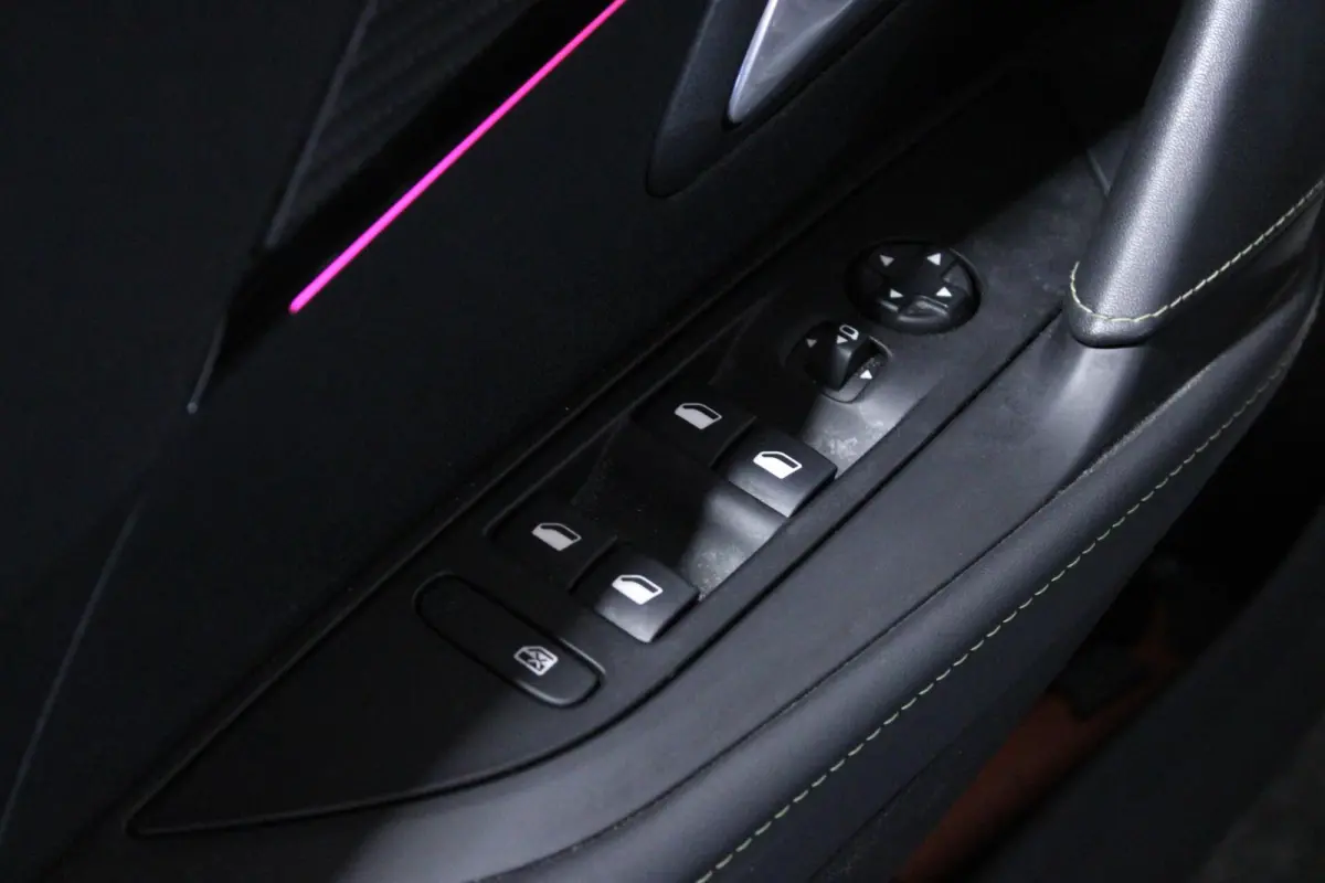 1.2 PureTech GT | PANO | LEDER | CAMERA |